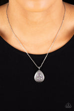 Load image into Gallery viewer, Cozy Cottage Purple Necklace