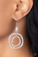 Load image into Gallery viewer, Scalding HAUTE Silver Earring