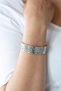 Read The VINE Print Silver Bracelet