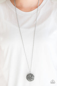 Royal In Roses Silver Necklace