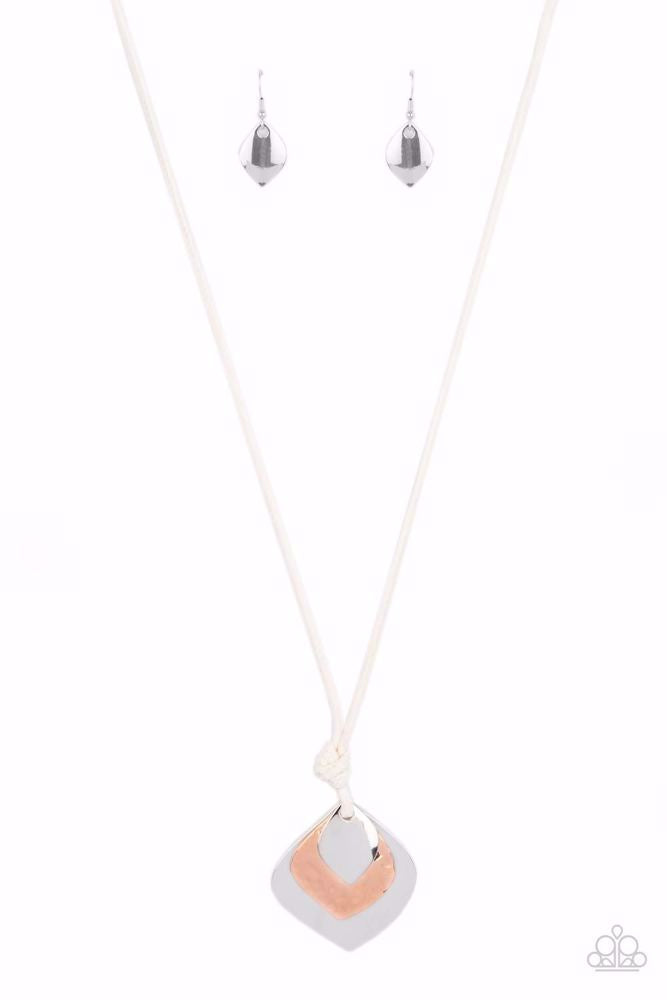 Face The ARTIFACTS White Necklace