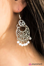 Load image into Gallery viewer, Fresh Breeze White Earring