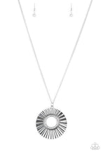 Load image into Gallery viewer, Chicly Centered White Necklace