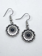 Load image into Gallery viewer, Badlands Buttercup Black Earring