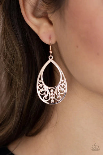 Stylish Serpentine Gold Earring