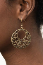 Load image into Gallery viewer, Vineyard Romance Brass Earring
