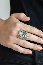 Load image into Gallery viewer, Fall Into VINE Silver Ring