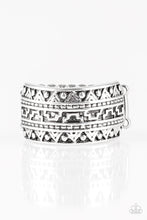 Load image into Gallery viewer, Textile Triumph Silver Ring