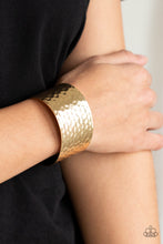 Load image into Gallery viewer, Simmering Shimmer Gold Bracelet