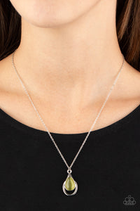 Just Drop It! Green Necklace