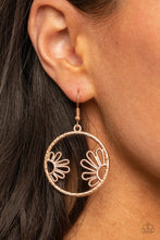 Load image into Gallery viewer, Demurely Daisy Gold Earring