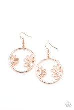 Load image into Gallery viewer, Demurely Daisy Gold Earring