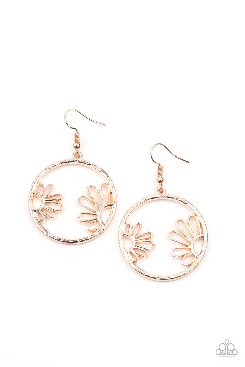 Demurely Daisy Gold Earring