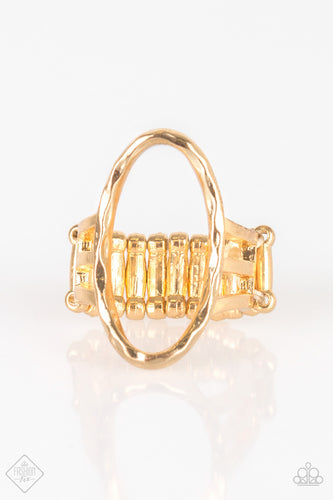 Center Chic Gold Ring