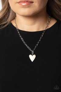 Kiss and SHELL White Necklace