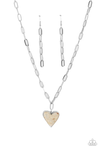 Kiss and SHELL White Necklace